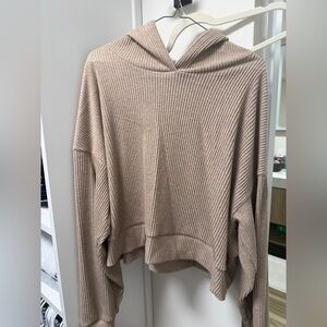 Alo Yoga Muse Hoodie in Gravel Heather in size Large